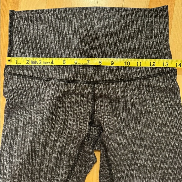 Lululemon - Herringbone Wunder Unders size 6 - Picture 6 of 8